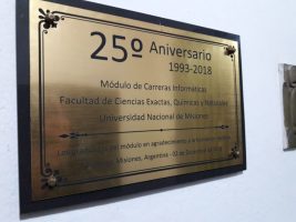 Acto 25º Aniversario Modulo Apóstoles - Placa donada por los Graduados